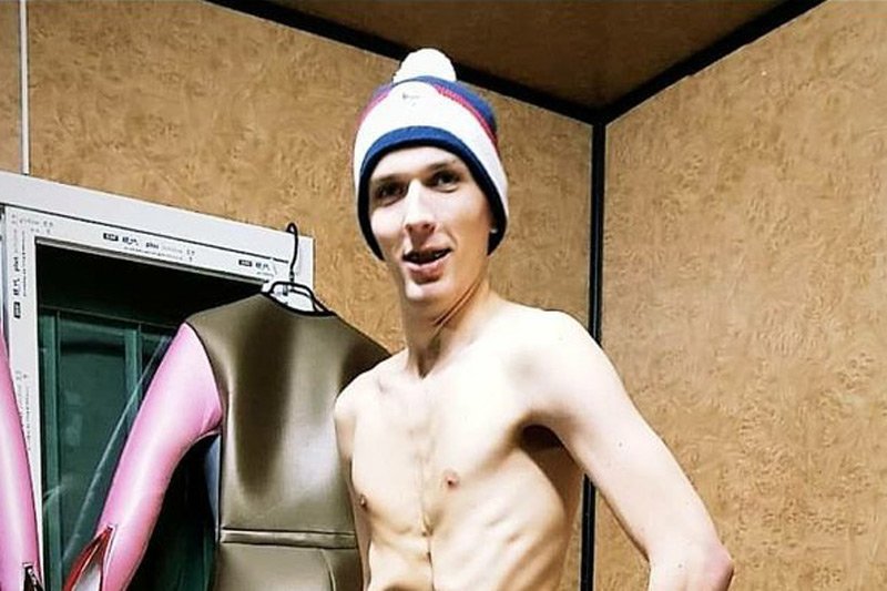 Czeski skoczek narciarski Vojtech Stursa pokazał się na igrzyskach olimpijskich w Pjongczang bez koszulki.