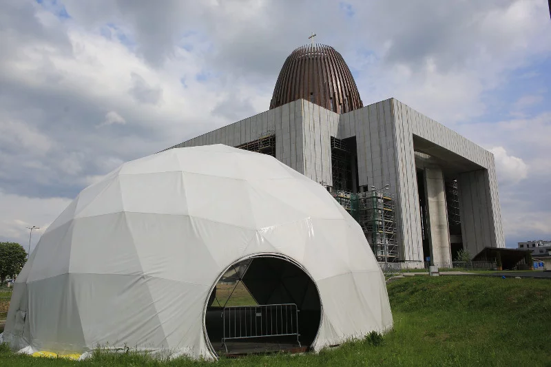Państwo hojnie dotuje nie tylko Świątynię Opatrzności Bożej, ale też Instytut Papieża Jana Pawła II