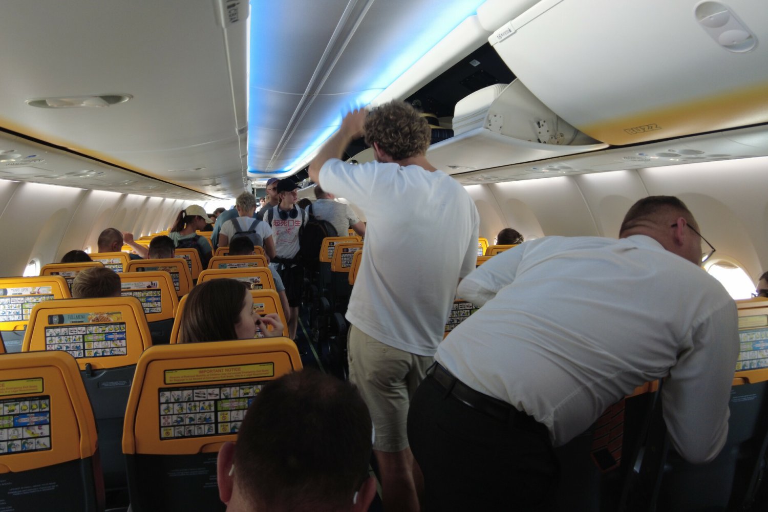 Wsiadasz do samolotu lub pociągu, a tam ktoś cię podsiadł. Co robić?