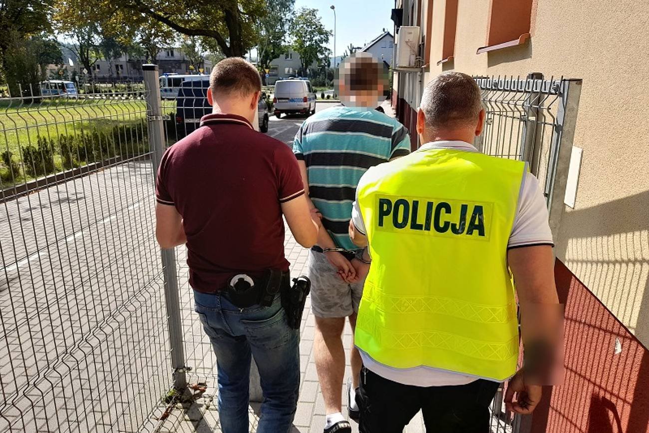 Lębork. 20-latek, dwóch 17-latków i 16-latek porwali swojego 15-letniego dłużnika.