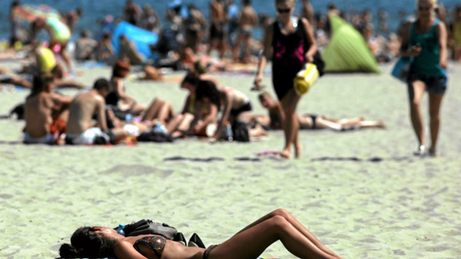 Upał na plaży to sama przyjemność, co jednak robić jak zastanie nas w mieście..