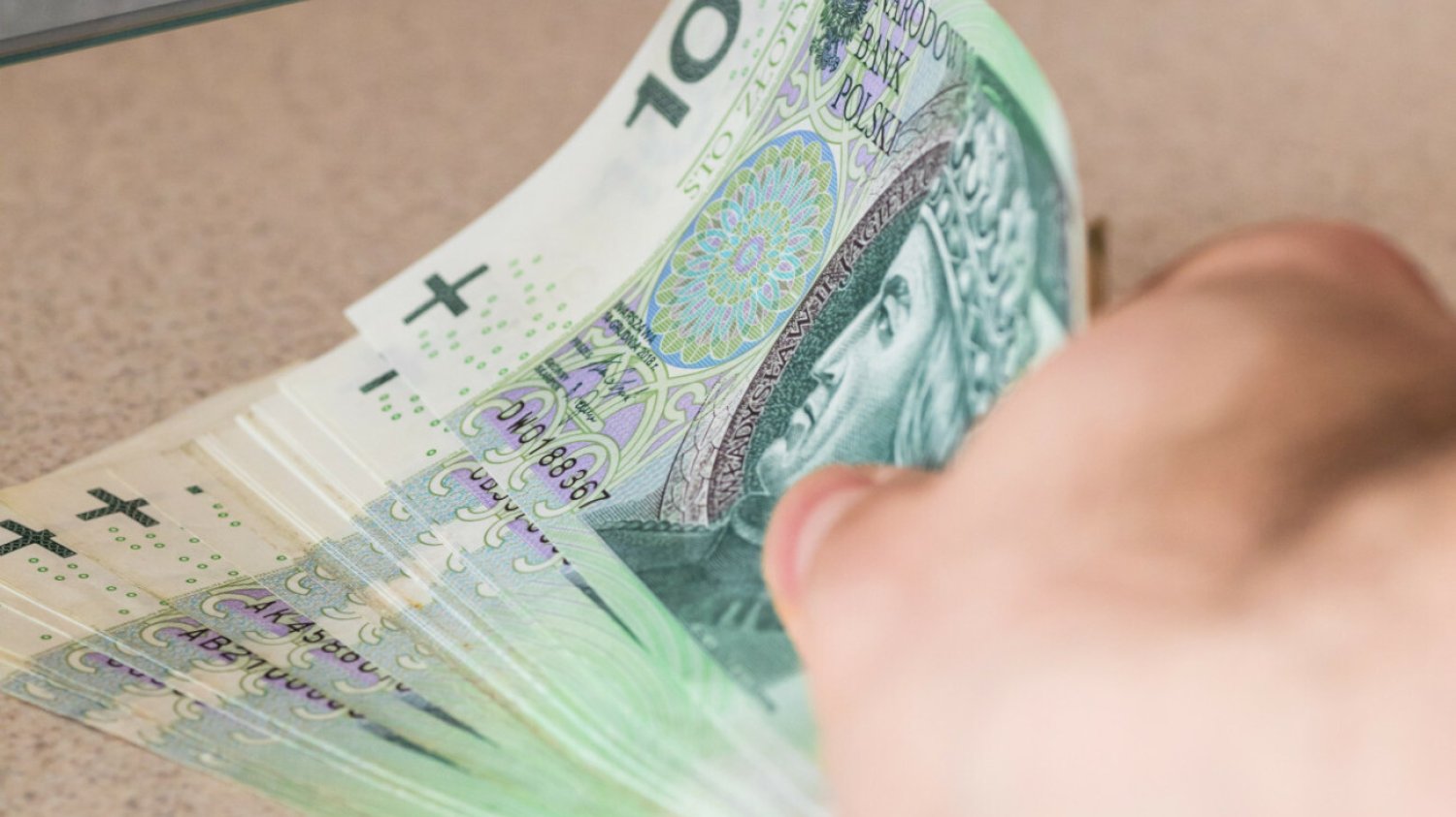 Dane GUS o zarobkach Polaków. Wzrost średniego i minimalnego wynagrodzenia