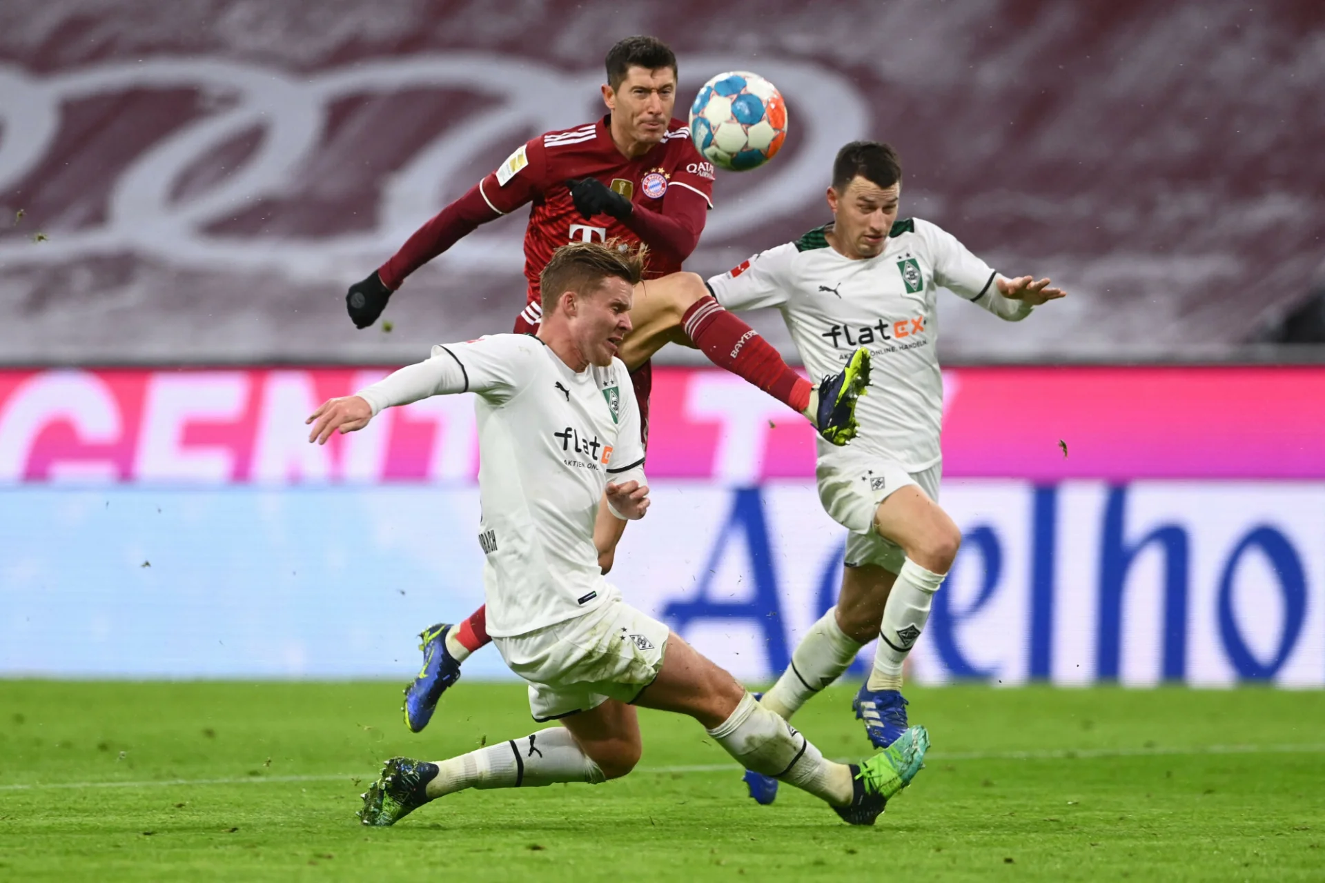 Robert Lewandowski strzelił bramkę, ale nie uchronił Bayernu Monachium od porażki
