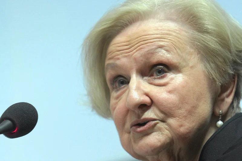 Prof. Ewa Łętowska zapowiada, że informacja o bombie nie pokrzyżuje jej planów.