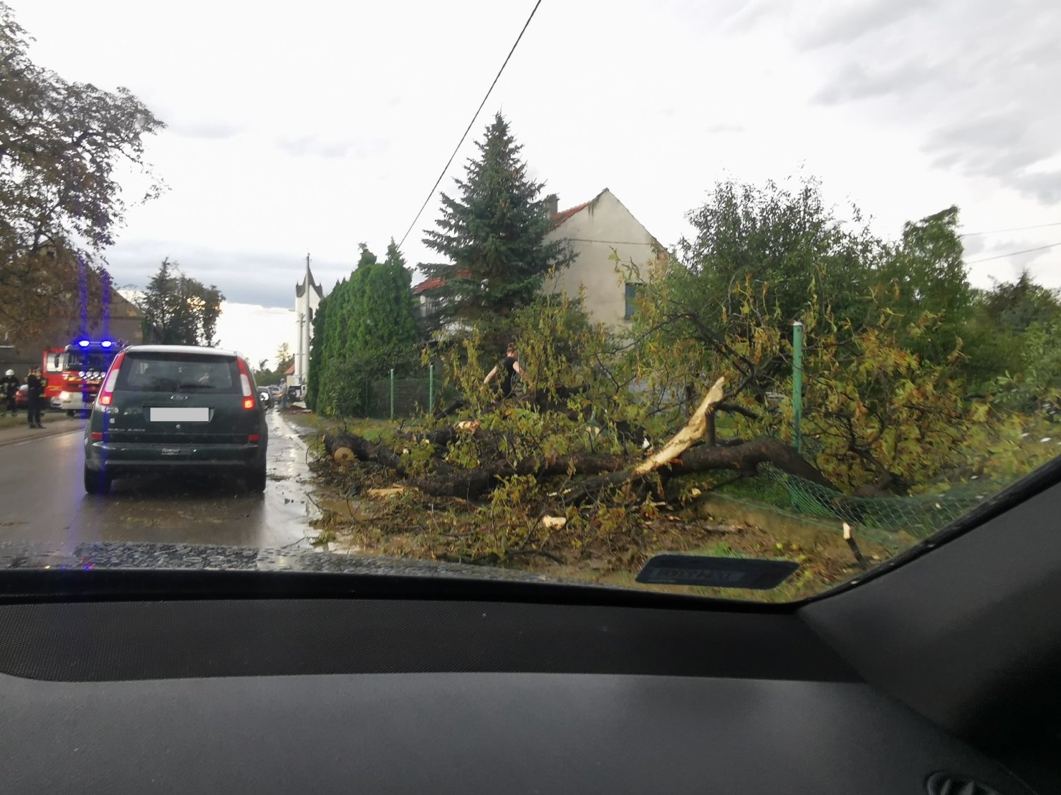 Krajobraz po burzy – tak wyglądają skutki sobotnich nawałnic.