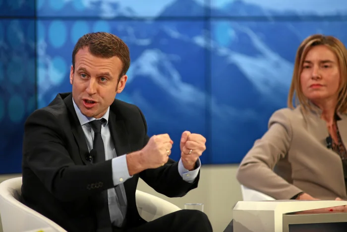 – Niektórzy chcą podejmować decyzje na własną rękę, w imieniu wyłącznie swojego kraju. Mówimy jednak o globalnym problemie – mówił Emmanuel Macron, francuski minister gospodarki, przemysłu i spraw cyfrowych