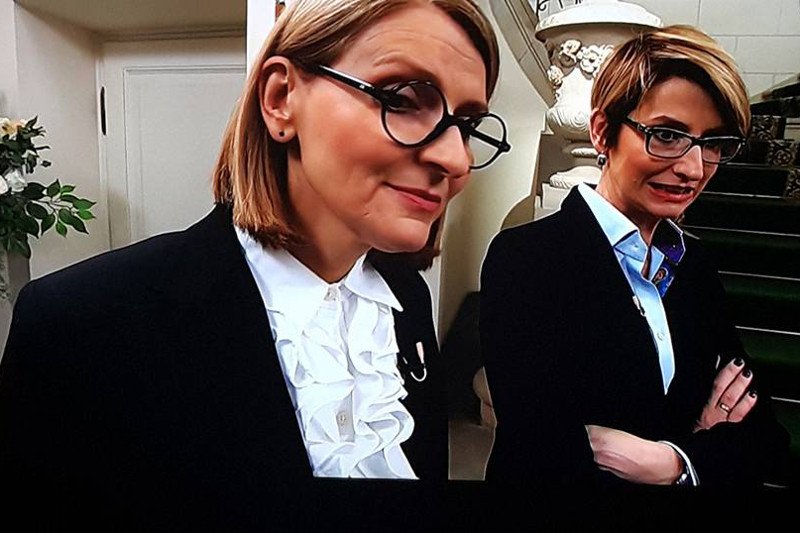 Uczestniczki "Projektu Lady" były ostentacyjnie lustrowane przez nauczycielki dobrych manier.