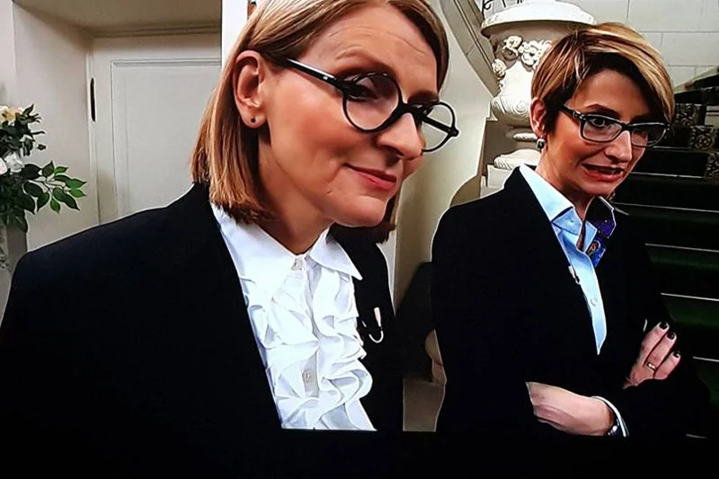 Uczestniczki "Projektu Lady" były ostentacyjnie lustrowane przez nauczycielki dobrych manier.