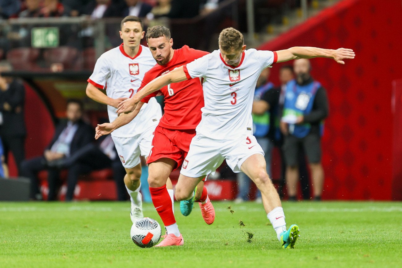 Polacy mają nowy problem. Szykuje się kolejna zmiana w składzie na mecz z Holandią Występ Pawła Dawidowicza w meczu z Holandią na Euro też jest niepewny