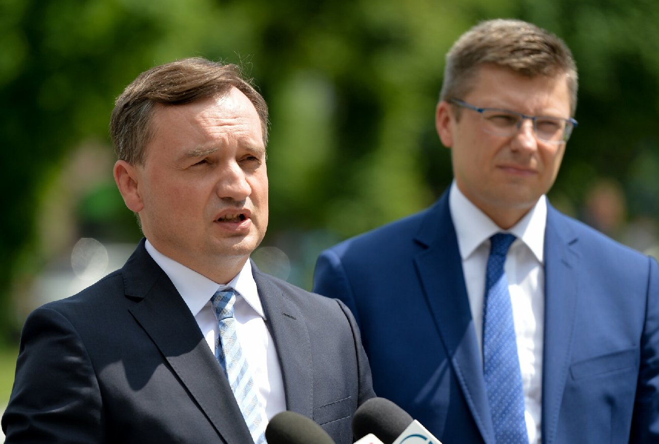 Księża wiązali dzieciom ręce. Według Solidarnej Polski to pantomima