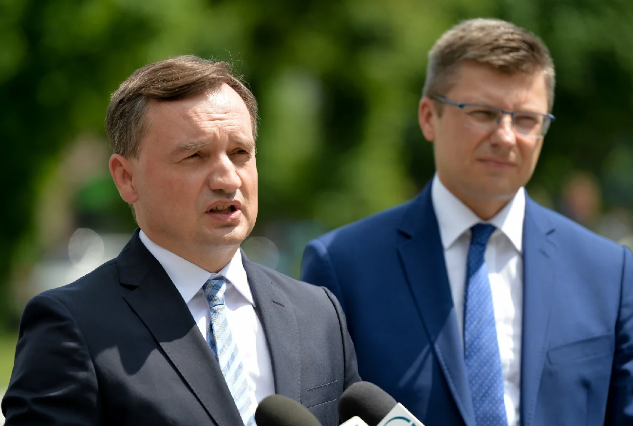 Księża wiązali dzieciom ręce. Według Solidarnej Polski to pantomima