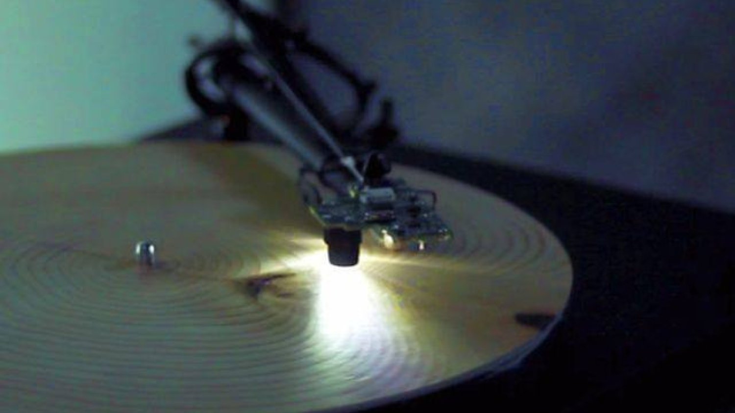 Drewniana muzyka? Gramofon, który odtwarza melodie ze słoi drzew.