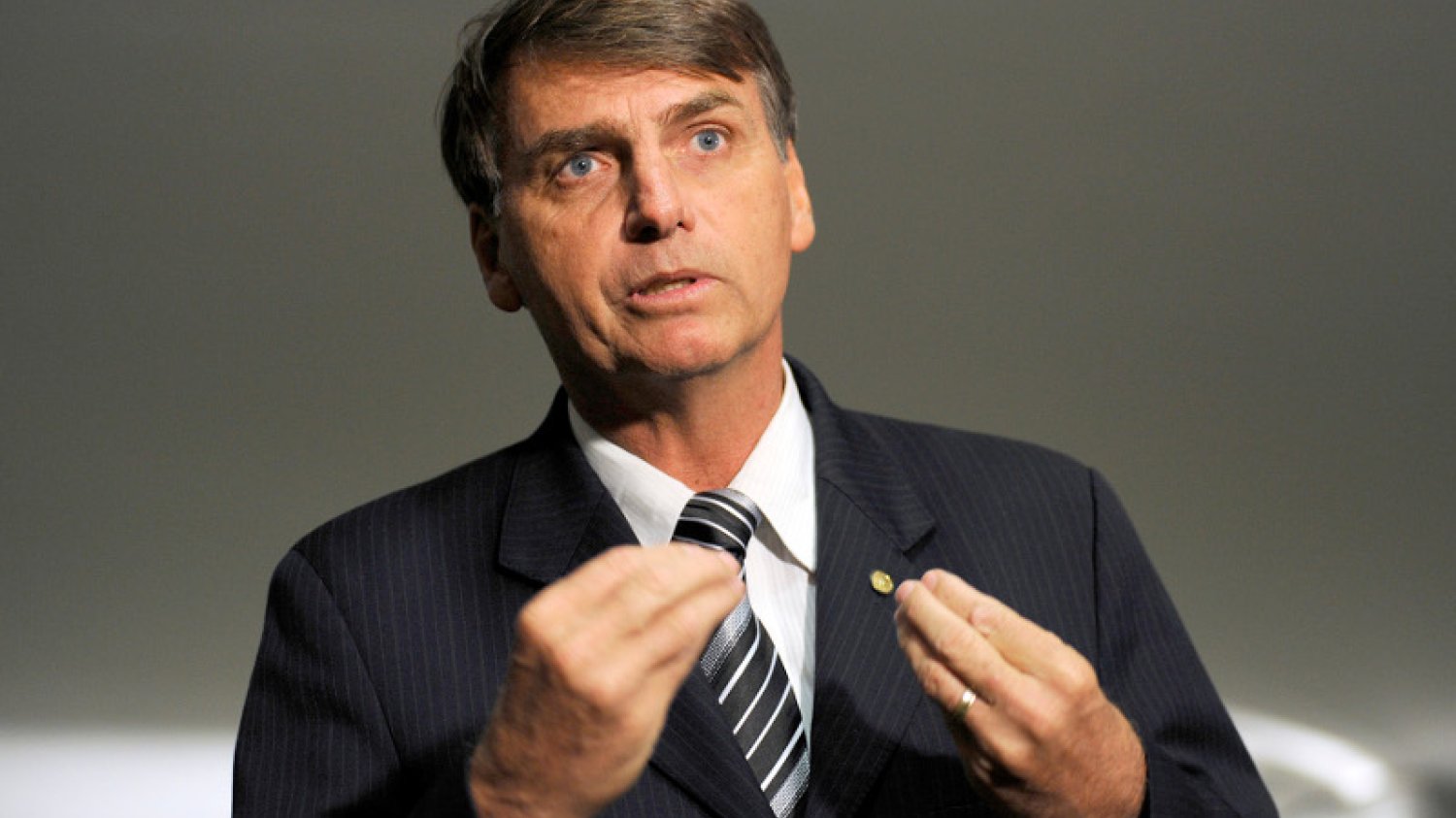 Jair Bolsonaro, skrajnie prawicowy kandydat na prezydenta Brazylii. Miliony kobiet protestują przeciwko niemu.