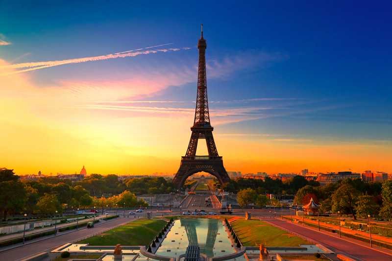 Wieża Eiffla jest najcenniejszym zabytkiem Europy.