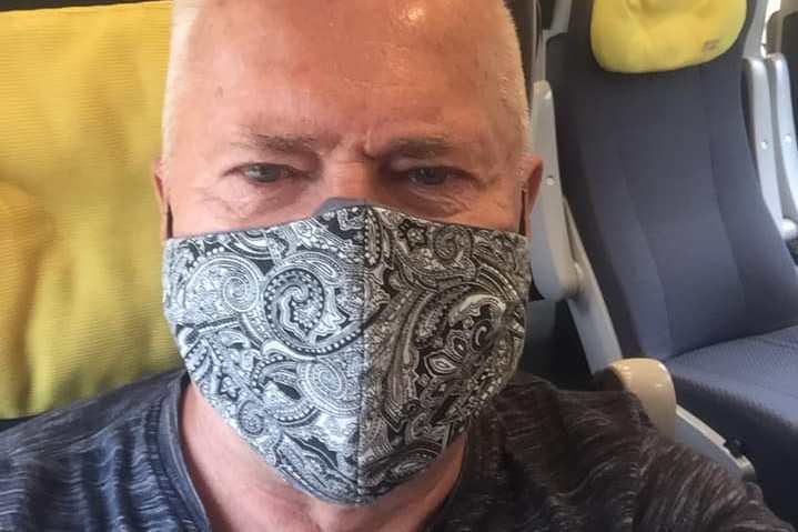 Włodzimierz, czyli serialowy ksiądz z Plebanii opisał awanturę o maseczkę w sklepie osiedlowym.