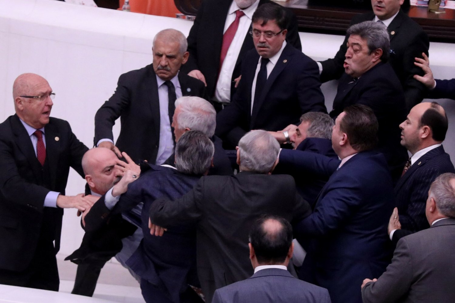 Bójka w tureckim parlamencie