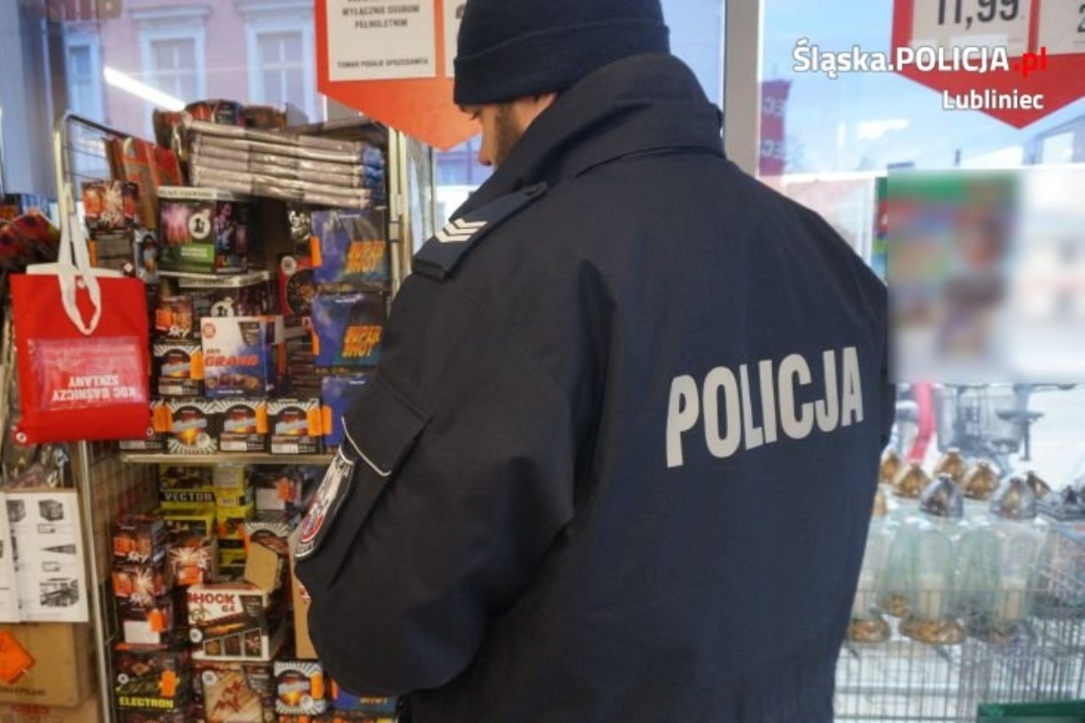 Policja przed sylwestrem będzie sprawdzać miejsca, gdzie sprzedaje się fajerwerki