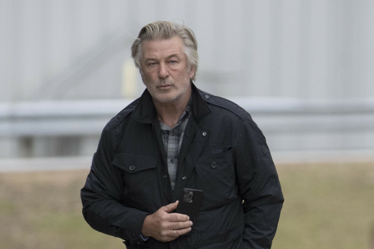 Alec Baldwin uniknie kary? Aktor doszedł do porozumienia z rodziną Halyny Hutchins.