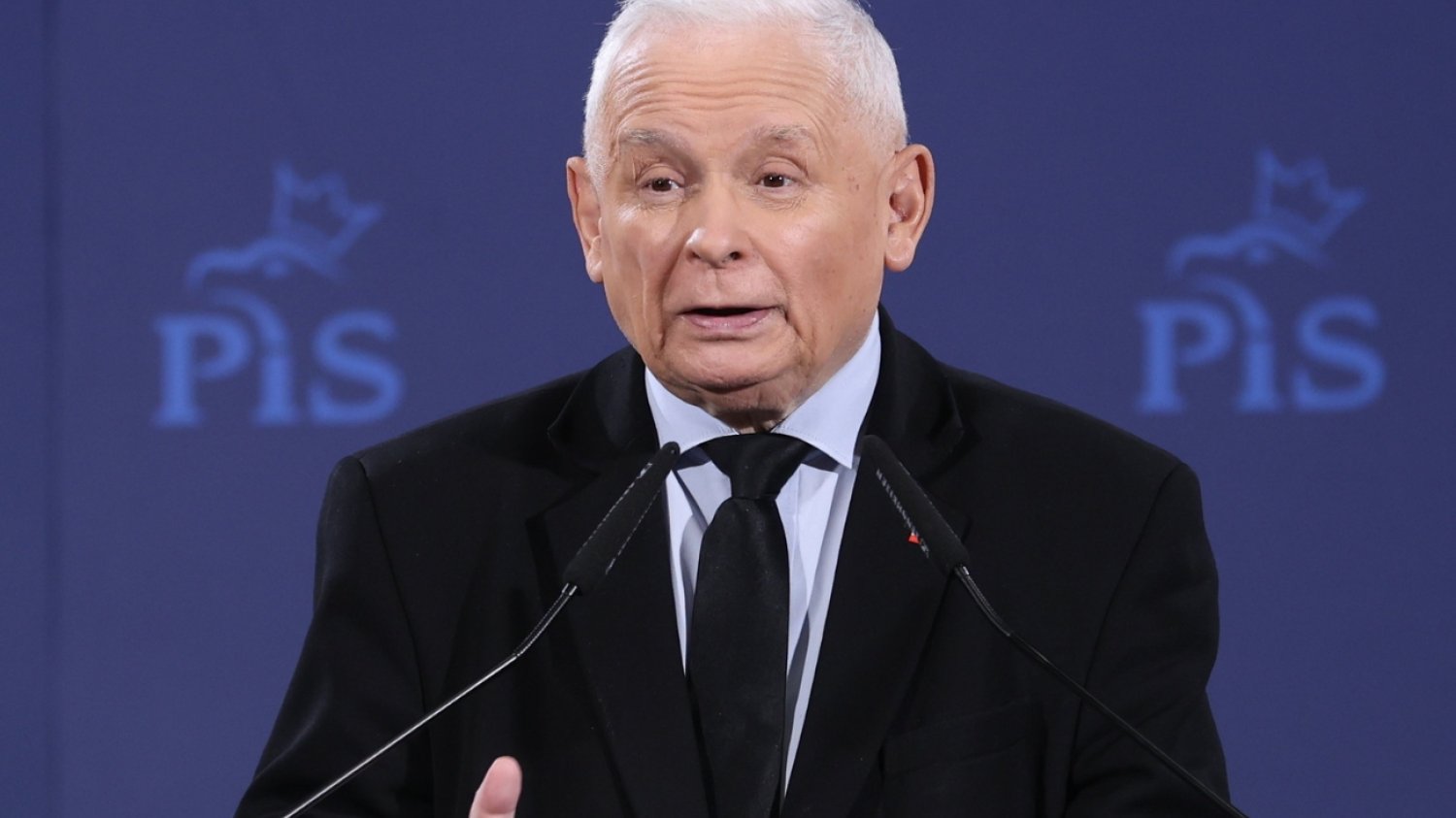 Kaczyński o rekonstrukcji rządu. Tak ocenił nominację Żurka i Sikorskiego Kaczyński w swoim stylu podsumował rekonstrukcję rządu. "Wpadli z deszczu pod rynnę"