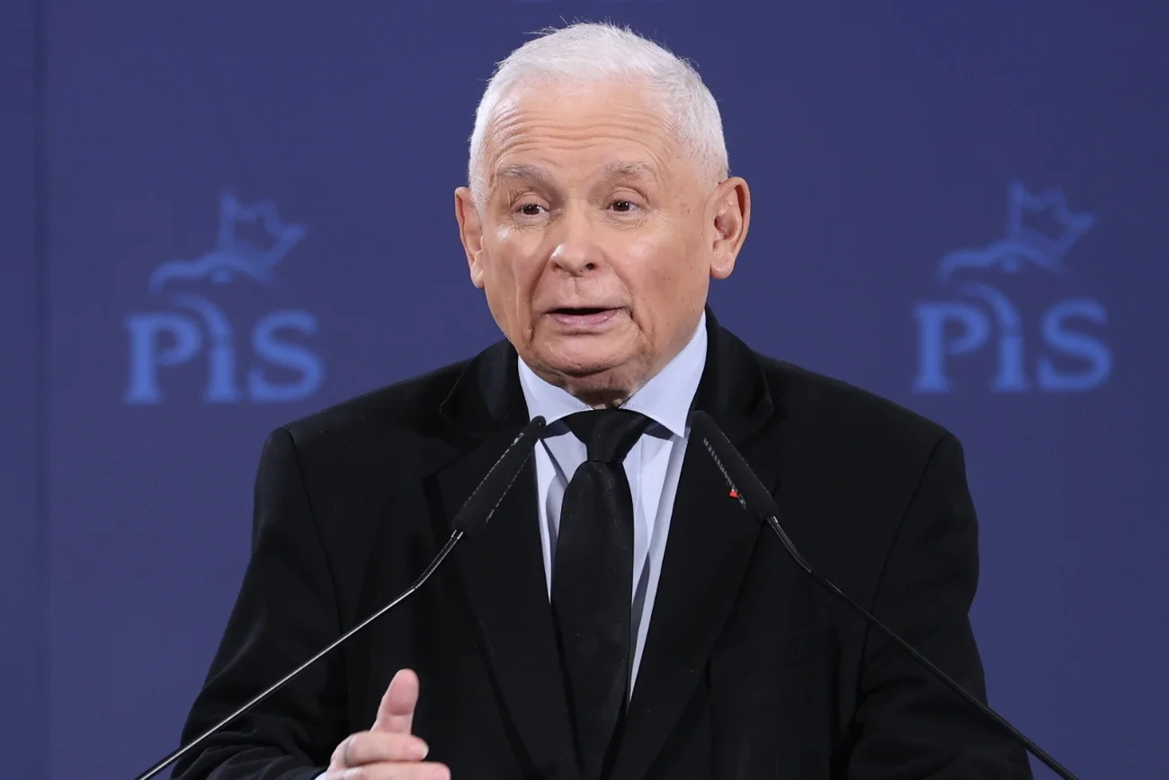 Kaczyński o rekonstrukcji rządu. Tak ocenił nominację Żurka i Sikorskiego Kaczyński w swoim stylu podsumował rekonstrukcję rządu. "Wpadli z deszczu pod rynnę"