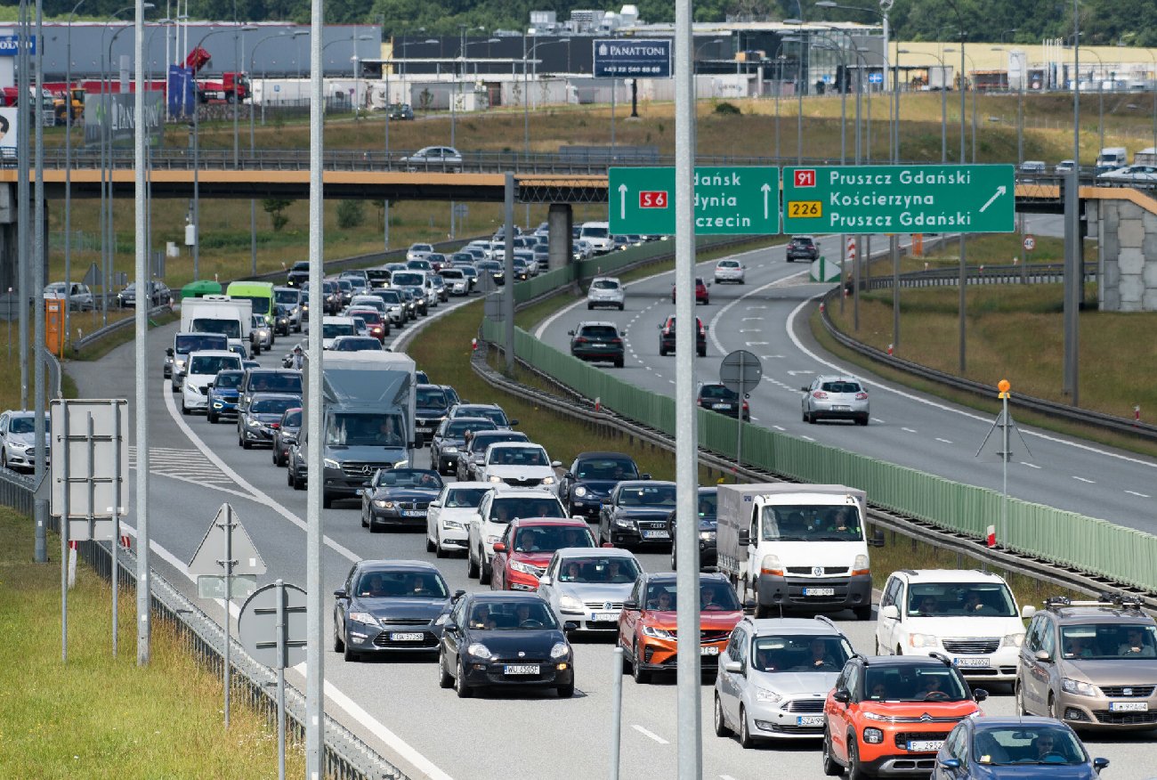 Znak D4 straszy na polskich drogach. Kierowcy wciąż o nim zapominają.