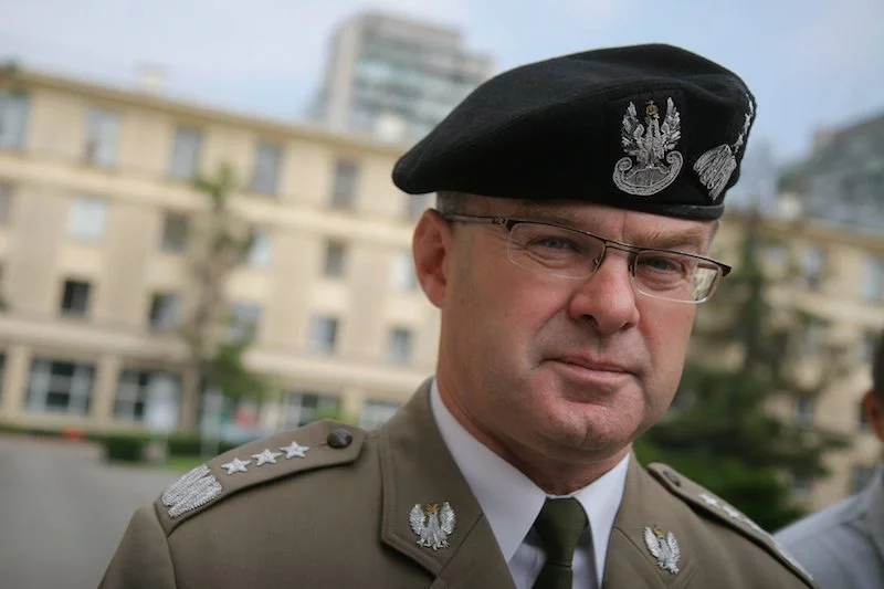 Generał Skrzypczak uważa, że kadrowa karuzela osłabia armie.