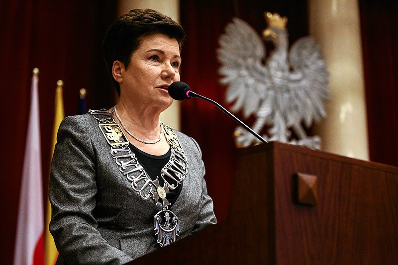 Warszawski ratusz niechętnie dzieli się informacją na temat wypłacanych premii i dodatków motywacyjnych.