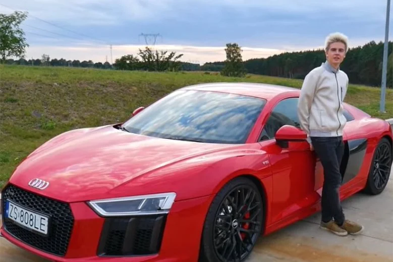 Kruszwil z kolegą nagrali jak jadą ponad 300 km/h Audi R8.