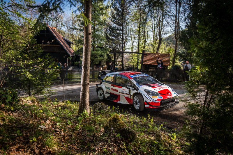 Sebastien Ogier miał przygody w Chorwacji, ale udało mu się wygrać trzecią rundę MŚ