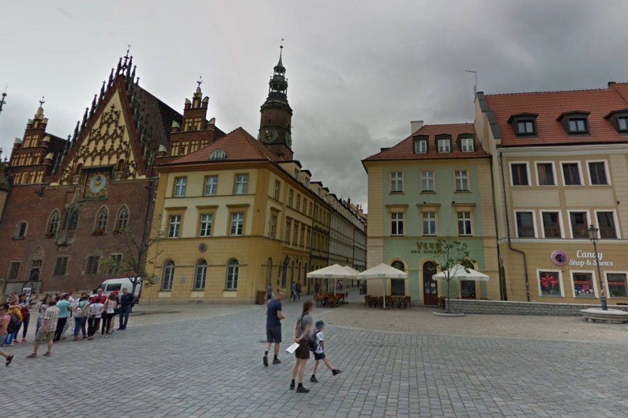 Okolice restauracji Vega na wrocławskim rynku, gdzie doszło do ataku na Koreankę.