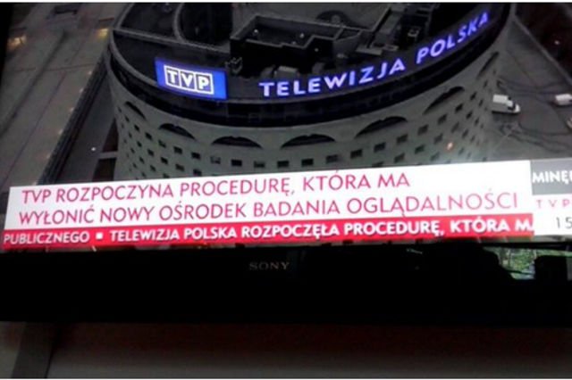 Ogłoszenie o poszukiwaniu nowej firmy badającej oglądalność pojawiła się dziś także na "pasku " TVP Info.