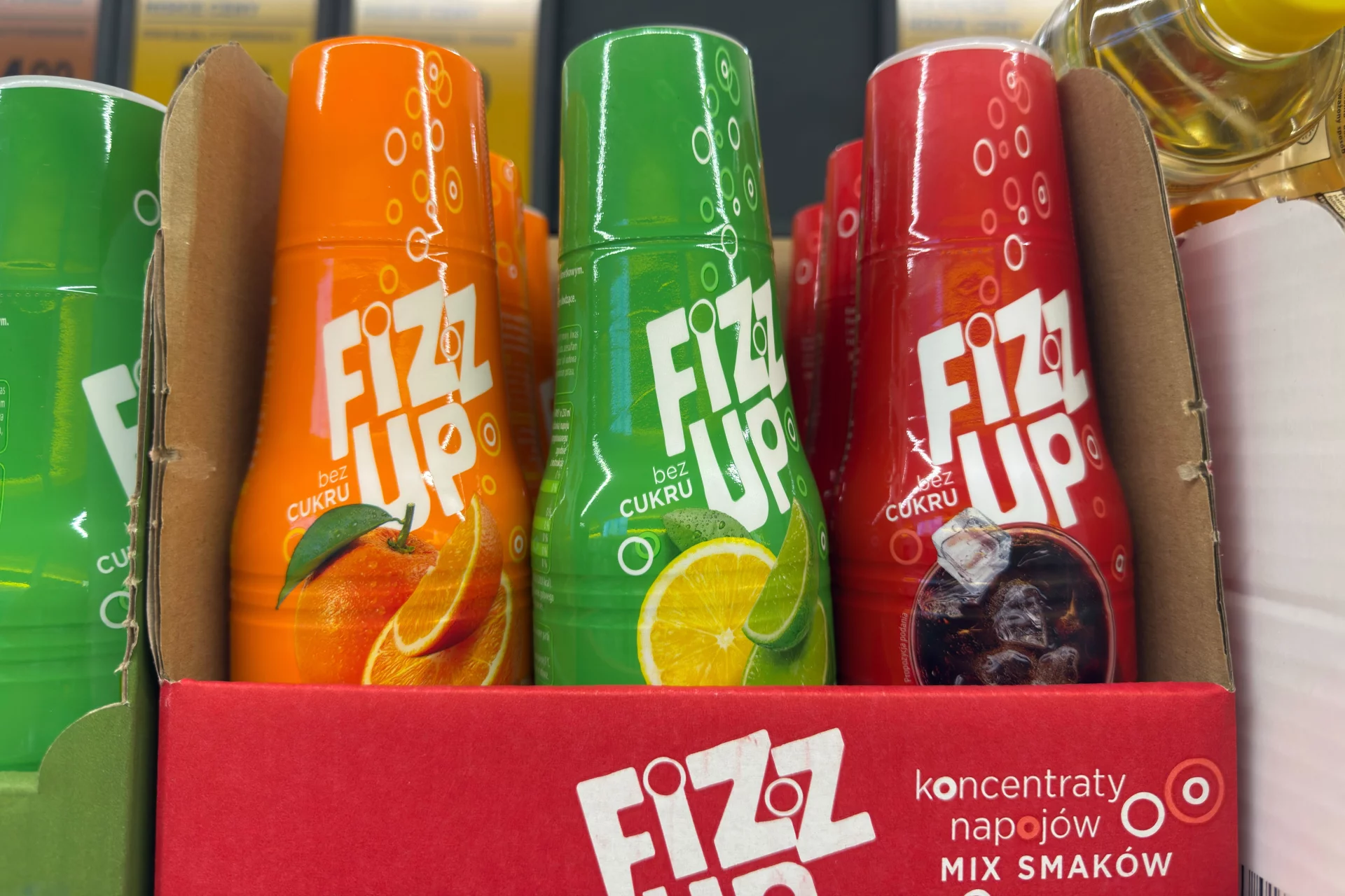 Zamienniki SodaStream w Biedronce. Co to za syrop Fizz Up?
