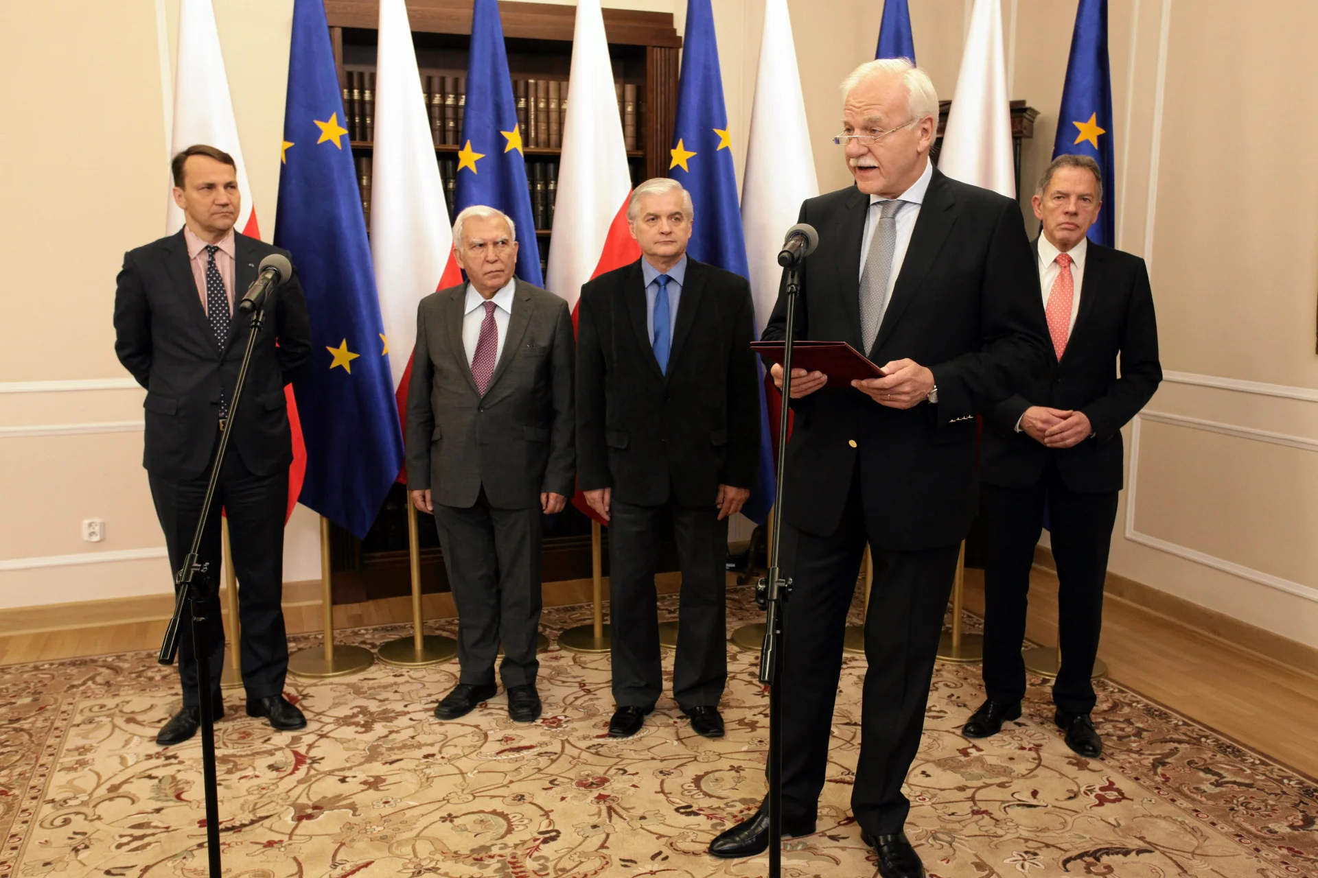 Byli szefowie dyplomacji udzielili poparcia Komorowskiemu. Nie pomogło