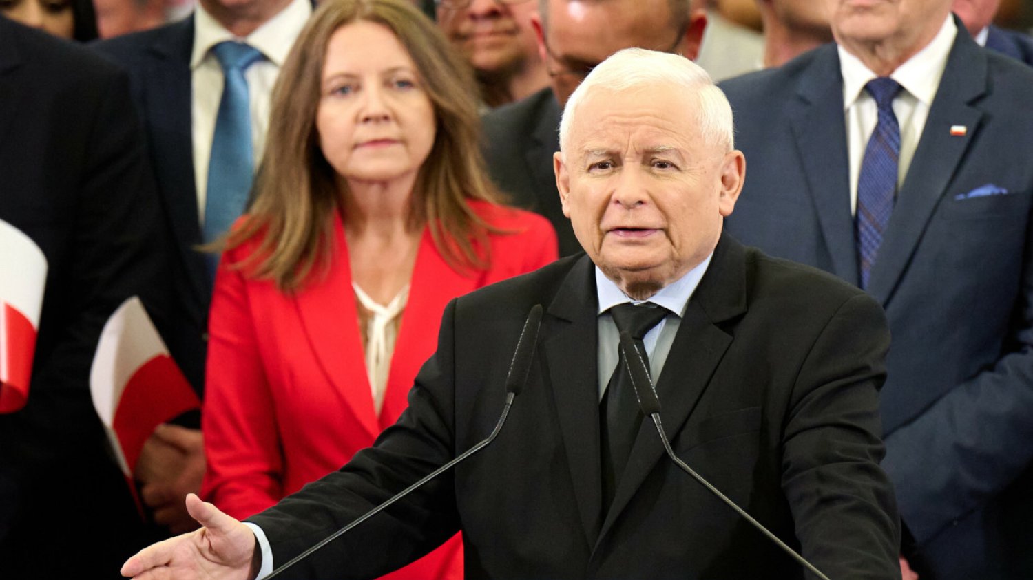 Nowy sondaż. Opozycja z większością w Sejmie, spadek PiS i Konfederacji