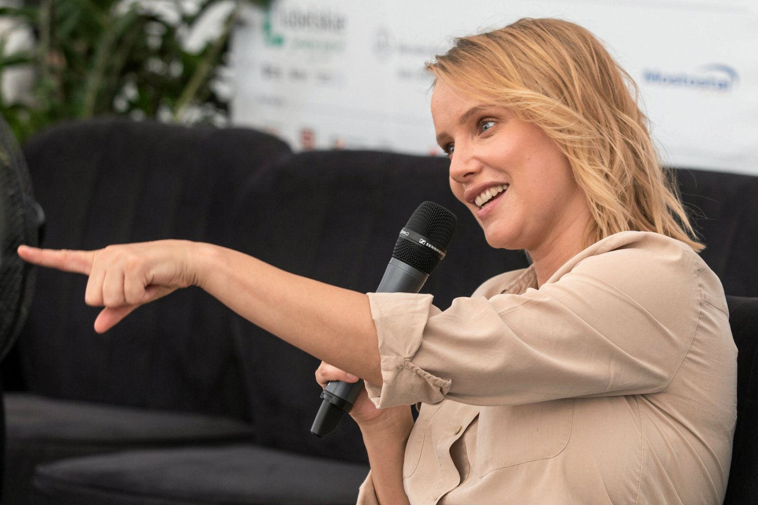 Joanna Kulig stała się twarzą francuskiego wydania magazynu Elle. Okrzyknięto ją wschodzącą gwiazdą.
