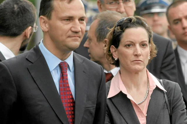 Radosław Sikorski zwrócił się do żony na Twitterze