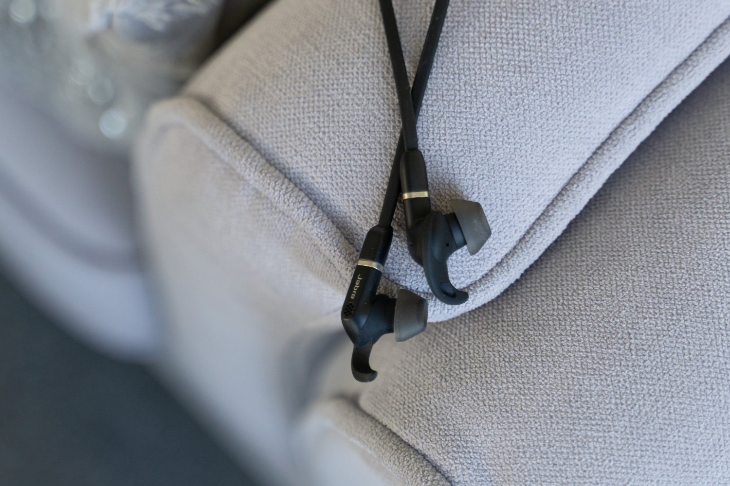 Jabra Evolve 65e sprawdzą się przede wszystkim w pracy.