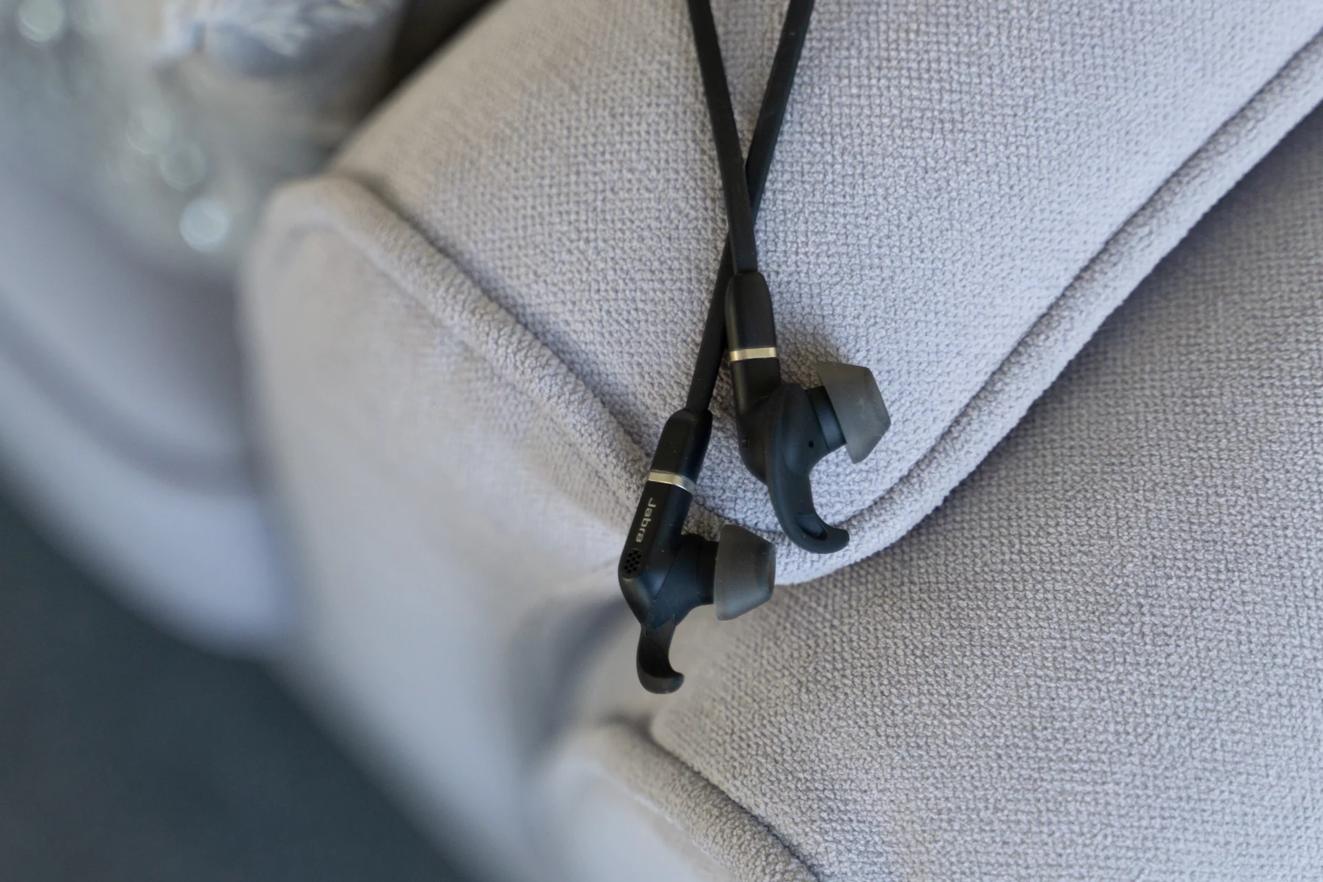 Jabra Evolve 65e sprawdzą się przede wszystkim w pracy.