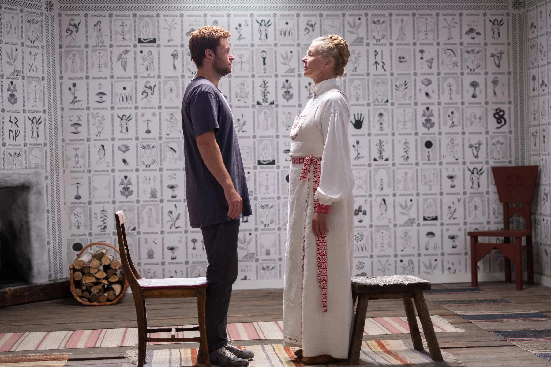 Film jest przepełniony pradawnymi runami i symbolami, na szczęście nie mają znaczącego wpływu na fabułę