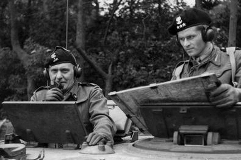 1 Dywizja Pancerna - ćwiczenia przed inwazją na kontynent. Z lewej gen. Stanisław Maczek.