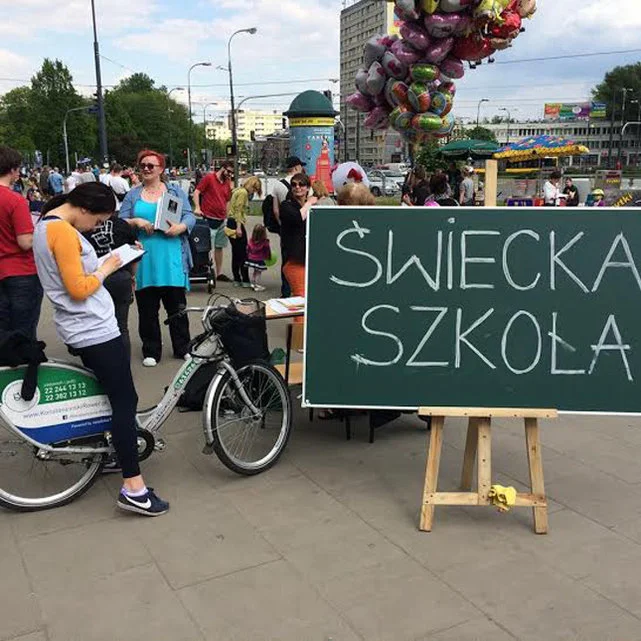 Przedstawiciele inicjatywy "Świecka szkoła" zebrali ponad 150 tys. podpisów.