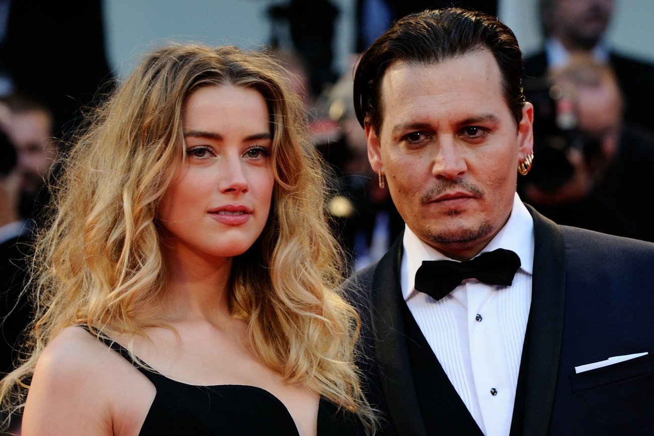 "Johnny kontra Amber" - 5 najmocniejszych momentów z dokumentu Discovery. Amber Heard i Johnny Depp na czerwonym dywanie.