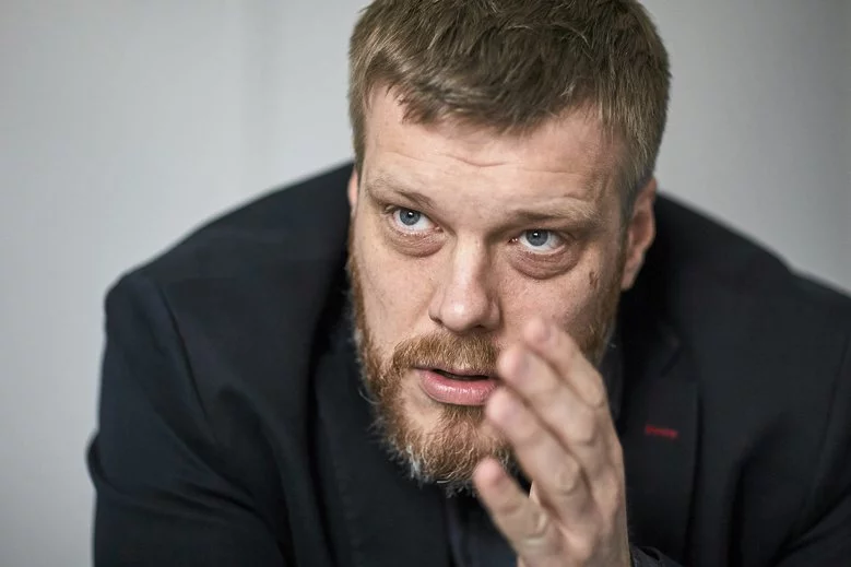 Adrian Zandberg kandydował do Sejmu jako jedynka Lewicy w Warszawie.