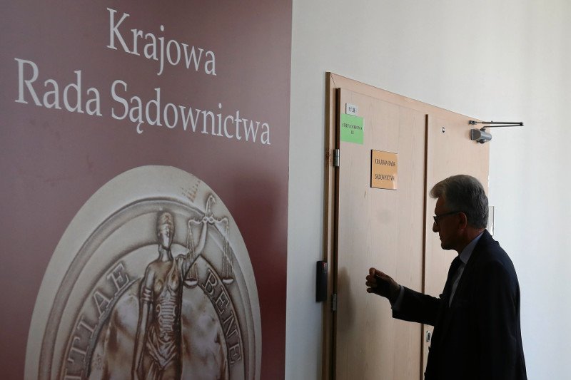 Skład Izby Dyscyplinarnej przy nowym KRS nie daje gwarancji niezależności sądów od władzy wykonawczej.