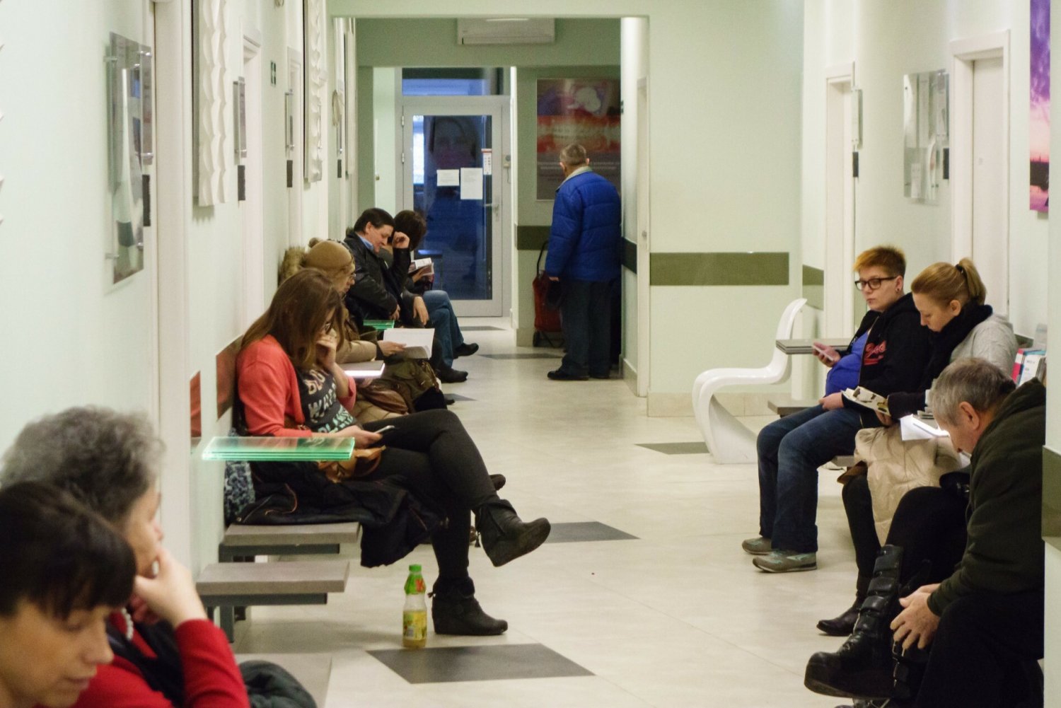Polacy coraz chętniej korzystają z prywatnych ubezpieczeń zdrowotnych. Obawiają się o dostęp do opieki medycznej w ramach NFZ.
