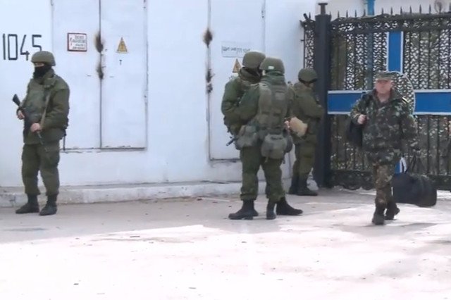 Ukraińską bazę w Sewastopolu opanowały "siły samoobrony" Krymu