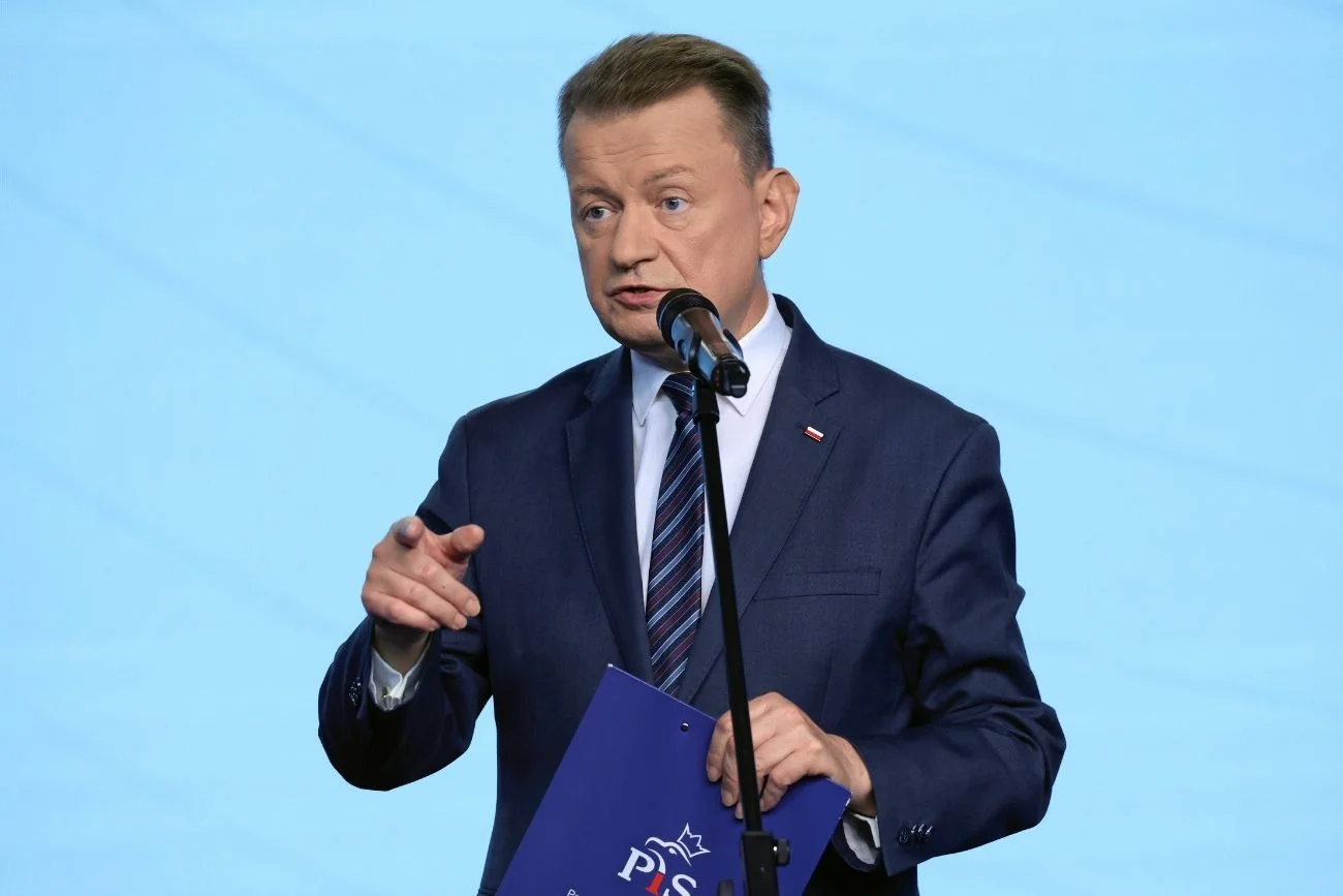 Mariusz Błaszczak z aktem oskarżenia.