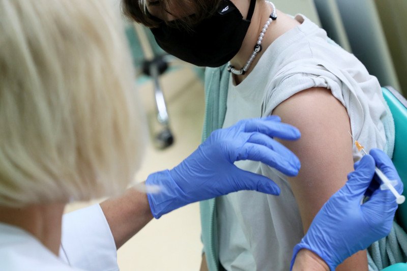 Trzecia dawka szczepionki staje się faktem