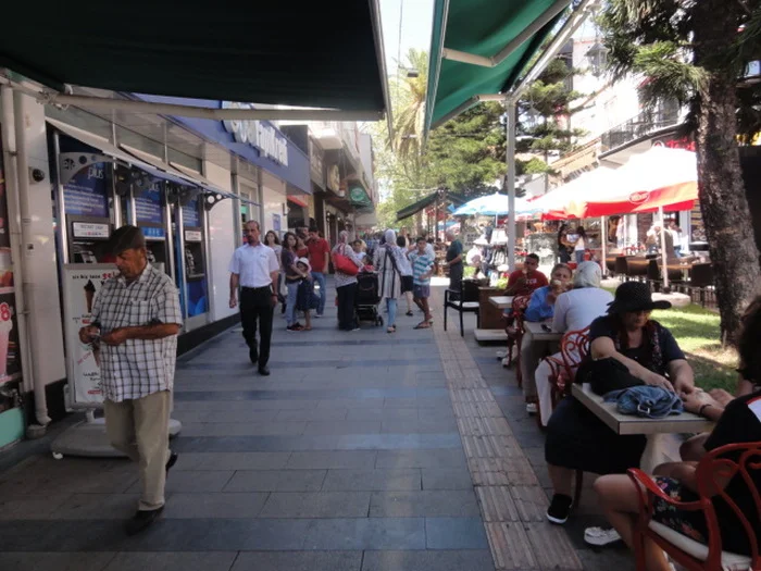 Antalya. Życie toczy się normalnie.