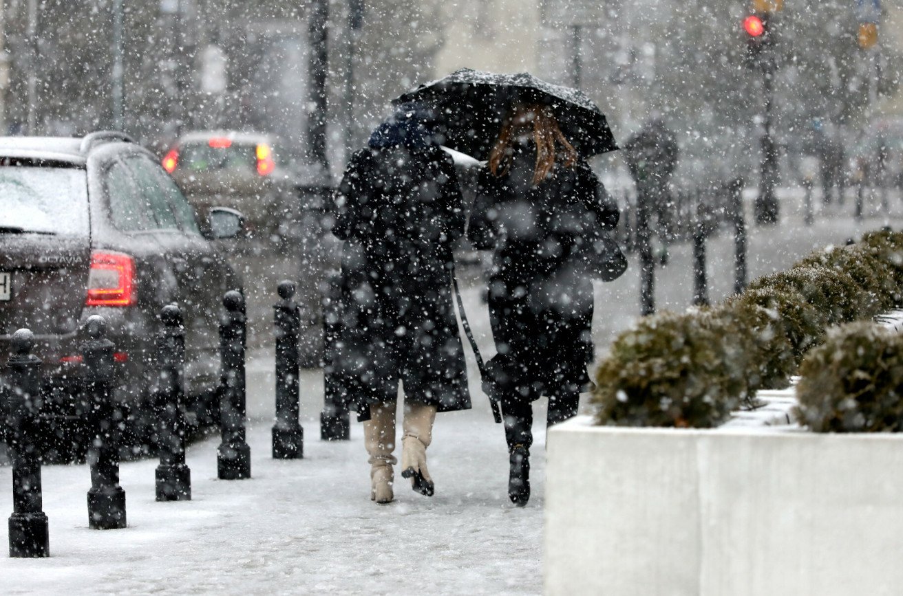 Czy na wigilię spadnie śnieg. IMGW wydał ostrzeżenia dla części województw.